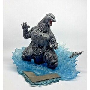 Godzilla Figure Ocean Battle Scene Statue Toho Kaiju Collectible Display Piece